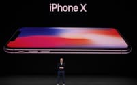 2017年9月12日に米カリフォルニア州クパチーノで開催された発表会で、アップルのティム・クックCEOは「iPhone X」を発表した