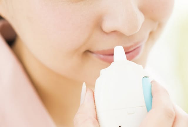 花粉症対策はステロイド点鼻薬を使うのが基本だ（写真はイメージ＝PIXTA）