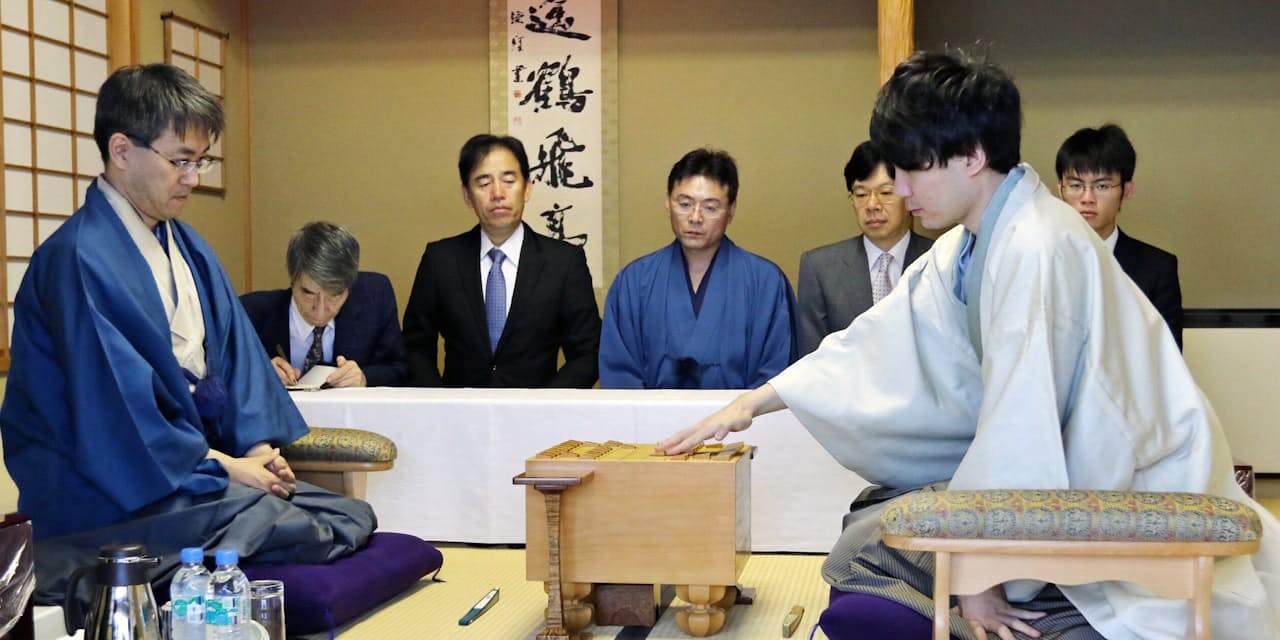 和服で無限の自己表現 将棋 貴族 が選んだ勝負服 Men S Fashion Nikkei Style