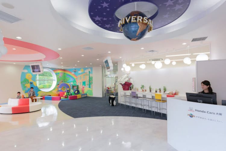 Usjでホンダ車納車 顧客は感動 ディーラーにも恩恵 Nikkei Style Usjでホンダ車納車 顧客は感動 ディーラーにも恩恵 Nikkei Style