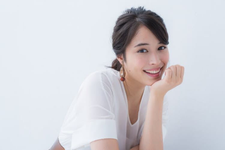 広瀬アリス 青年マンガに夢中 ロケには40冊持参 Nikkei Style 広瀬アリス 青年マンガに夢中 ロケには40冊持参 Nikkei Style