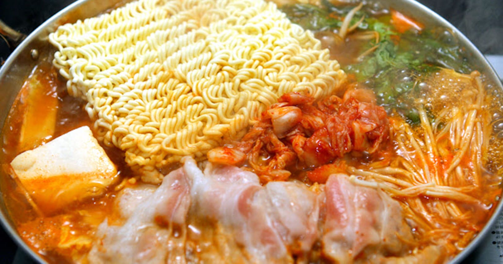 鍋のシメにラーメン 韓国や台湾では袋めんをそのまま Nikkei Style 鍋のシメにラーメン 韓国や台湾では袋めんをそのまま Nikkei Style