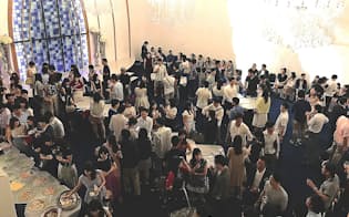 婚活パーティーに集う若者たち（東京・赤坂のブライダル会場）