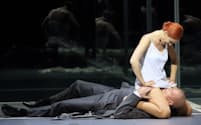 ルルのマルリス・ペーターゼン（上）とシェーン博士のボー・スコウフス（下）。2015年5月、ドイツ・ミュンヘンのバイエルン国立歌劇場で　(C)Wilfried Hoesl（提供=バイエルン国立歌劇場）