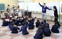 岡山県総社市にある小学校での英語学習の様子