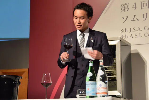 飲食業界の 待遇改革 ソムリエが先頭に 次元が違う ワインが売れないバー Nikkei Style 飲食業界の 待遇改革 ソムリエが先頭に 次元が違う ワインが売れないバー Nikkei Style