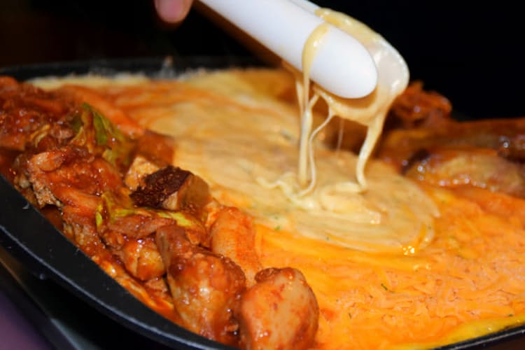 チーズタッカルビ 新大久保発 韓流 の新たなブーム Nikkei Style チーズタッカルビ 新大久保発 韓流 の新たなブーム Nikkei Style