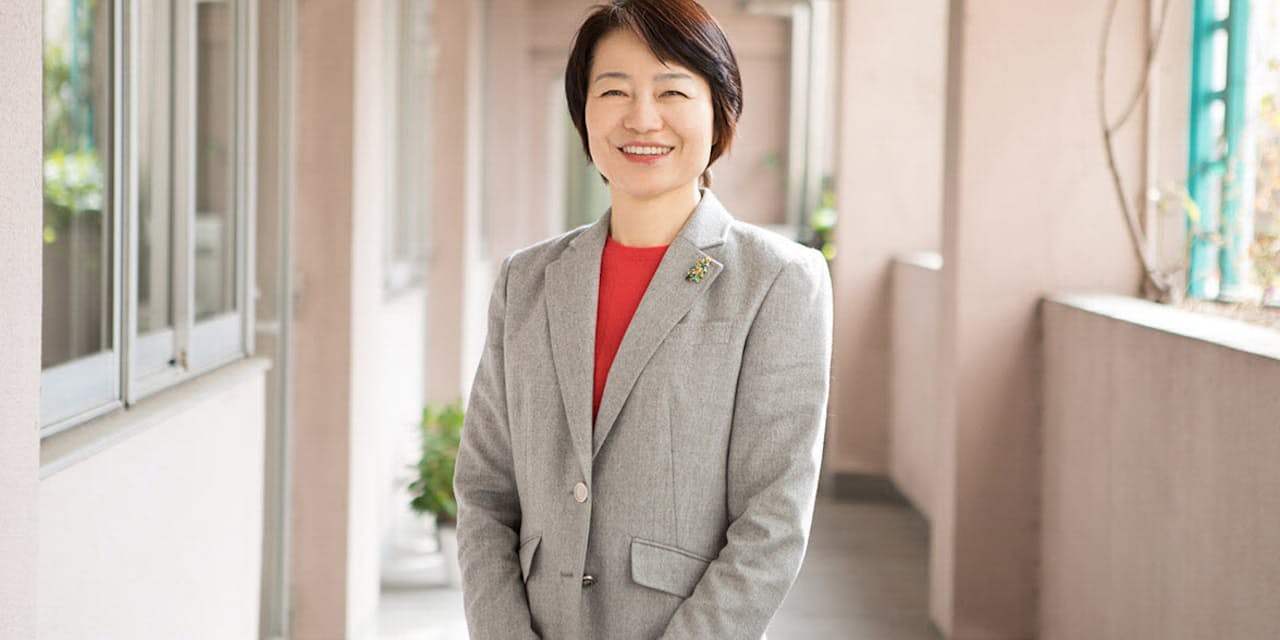 女性は28歳までに人生設計を 敏腕校長の思い Nikkei Style 女性は28歳までに人生設計を 敏腕校長の思い Nikkei Style