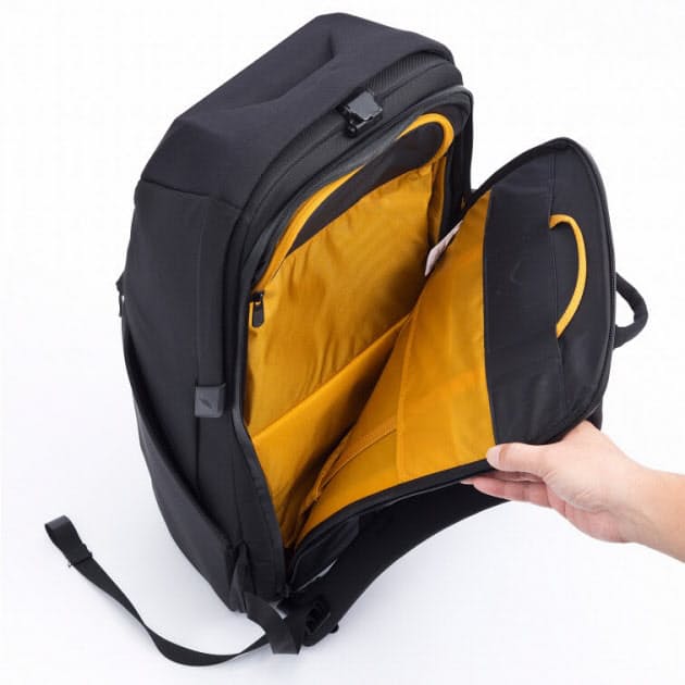 ガジェット対応の収納スペース ギミック ノースフェイスの新リュック 自立し収納 Nikkei Style ガジェット対応の収納スペース ギミック ノースフェイスの新リュック 自立し収納 Nikkei Style