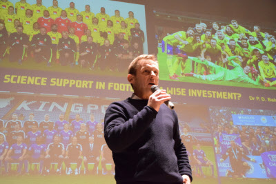 サッカー レスターの奇跡 起こしたit投資 活用術 日本経済新聞 サッカー レスターの奇跡 起こしたit投資 活用術 日本経済新聞