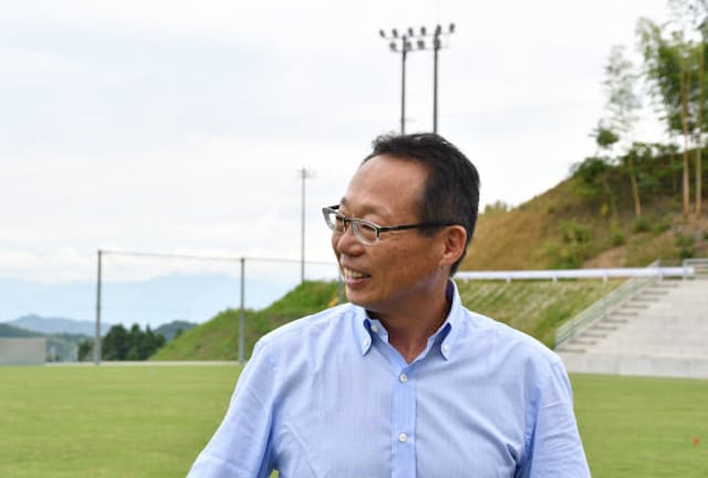 岡田氏は現在、FC今治の運営会社「今治．夢スポーツ」の会長を務めている（写真：FC今治）