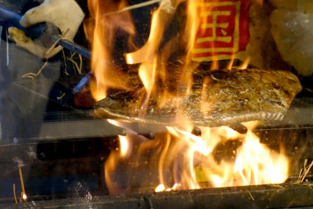 カツオの タタキ 由来は 本場高知は塩で味わう Nikkei Style カツオの タタキ 由来は 本場高知は塩で味わう Nikkei Style