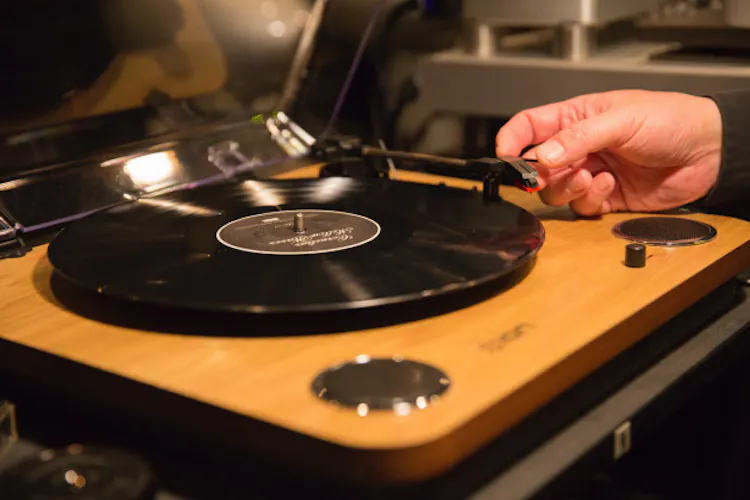 人気の 1万円 レコードプレーヤー 音質向上に挑戦 Nikkei Style 人気の 1万円 レコードプレーヤー 音質向上に挑戦 Nikkei Style