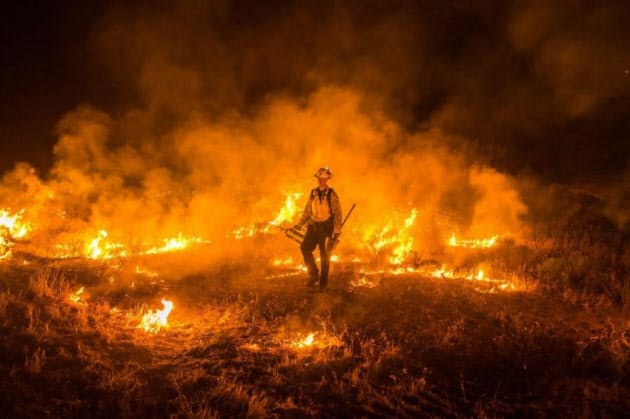 恐るべき山火事の現場 消防士だから撮れた写真10点 Nikkei Style 恐るべき山火事の現場 消防士だから撮れた写真10点 Nikkei Style