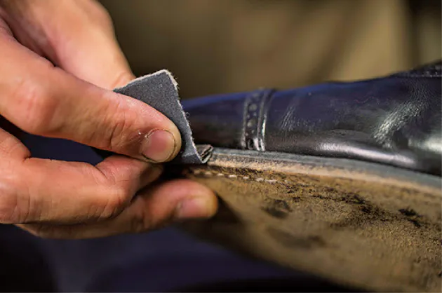 プロに聞く簡単 革靴のお手入れ 2分で見違える足元 Nikkei Style プロに聞く簡単 革靴のお手入れ 2分で見違える足元 Nikkei Style