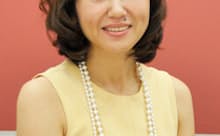 岩崎 裕美子(いわさき ゆみこ)氏 ランクアップ代表取締役。1968年生まれ。藤女子短期大学卒業後、JTBに入社。その後、ベンチャーの広告代理店に転職し、取締役営業本部長として7年目で売上高20億円を達成。2005年にランクアップを設立。最初の商品である「ホットクレンジングゲル」は累計販売数600万本以上の大ヒット製品となる。2016年9月時点で社員数は45人、今期の売上高は90億円を見込む。2013年東京都の「東京ワークライフバランス認定企業」の育児・介護休業制度充実部門に選出。
