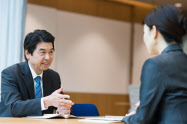 40~50代の転職面接は商談をイメージするとうまくいきやすい。画像はイメージ=PIXTA