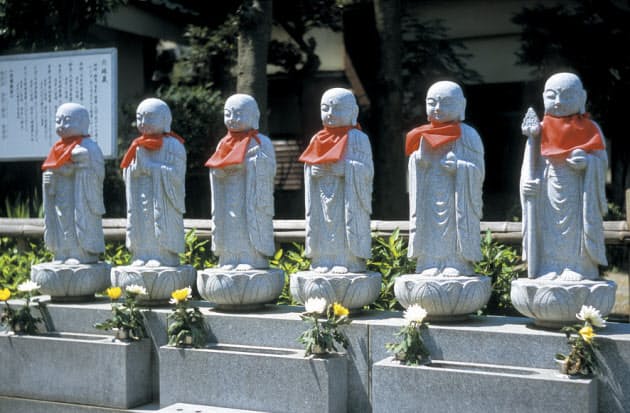 お地蔵様は なぜ6人1組のことが多いのか Nikkei Style お地蔵様は なぜ6人1組のことが多いのか Nikkei Style