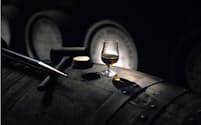 樽で熟成されてウイスキーの味わいが生まれる（山崎蒸溜所）