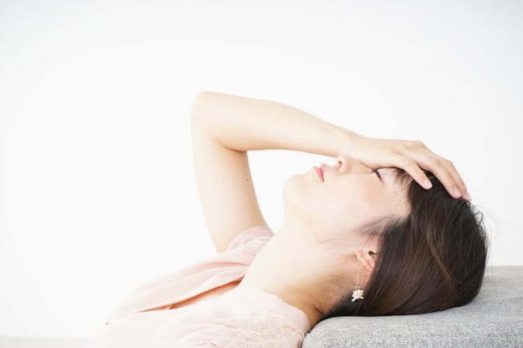 若い女性の大量発汗 体重の異変 バセドウ病かも Nikkei Style 若い女性の大量発汗 体重の異変 バセドウ病かも Nikkei Style