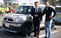 スズキ四輪商品 第一部チーフエンジニアの高橋正志氏（左）と小沢氏。スズキのコンパクトSUV「クロスビー」（希望小売価格税込み176万5800円～）は2017年末に発売された