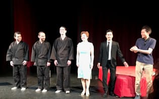 オペラ「金色夜叉」世界初演のカーテンコール。右端が作曲の横川朋弥（2018年5月27日、オーストリア・グラーツ歌劇場ストゥーディオビューネで）
