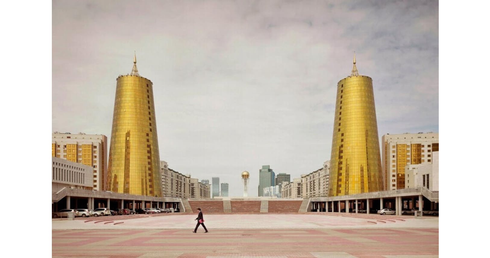 金ピカや宇宙船型 旧ソ連のシュールな建築物が面白い Nikkei Style 金ピカや宇宙船型 旧ソ連のシュールな建築物が面白い Nikkei Style