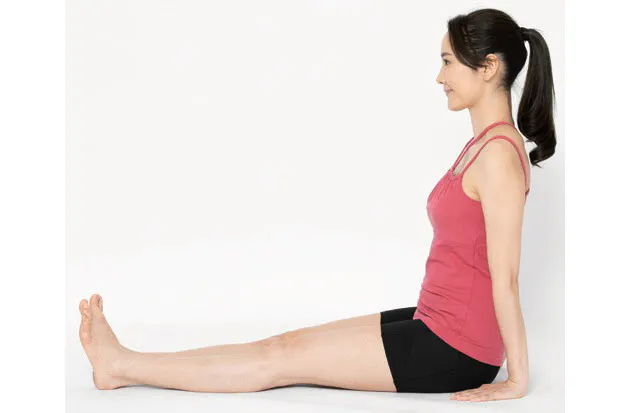 ひざ裏 を柔軟にすれば姿勢が良くなり体も心も健康に 壁ドン ひざ裏伸ばし 5 Nikkei Style ひざ裏 を柔軟にすれば姿勢が良くなり体も心も健康に 壁ドン ひざ裏伸ばし 5 Nikkei Style