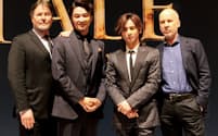 『ナイツ・テイル－騎士物語－』は7月27日～8月29日、東京・帝国劇場にて上演。製作発表会見で、左からデヴィッド・パーソンズ（振付）、井上芳雄、堂本光一、ジョン・ケアード（脚本・演出）