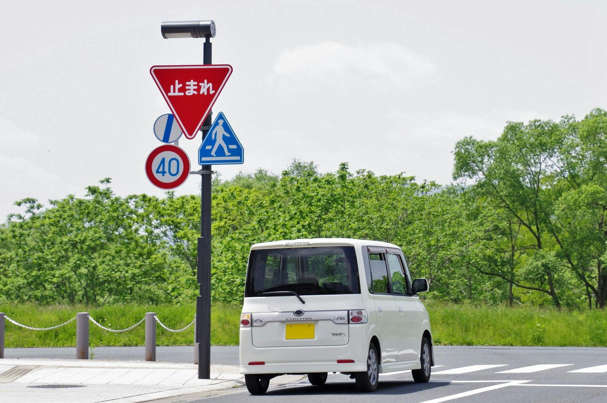 はだし運転は違反 間違いやすい交通ルール13問 Nikkei Style はだし運転は違反 間違いやすい交通ルール13問 Nikkei Style