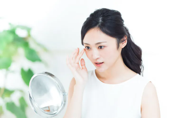 汗の季節に気になるニキビ 原因は顔のダニかも Nikkei Style 汗の季節に気になるニキビ 原因は顔のダニかも Nikkei Style