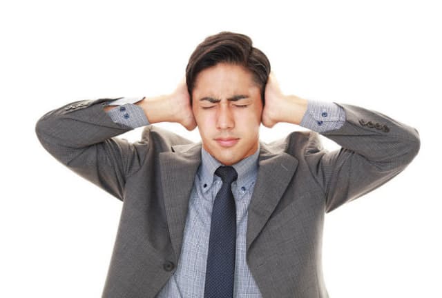 職場の騒音は耳だけでなく血圧やコレステロールにも悪影響を及ぼす？(c)Shojiro Ishihara-123RF