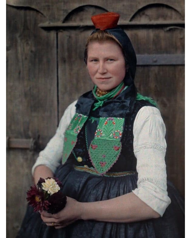 帽子はもっとおしゃれだった 100年前の民族衣装 Nikkei Style 帽子はもっとおしゃれだった 100年前の民族衣装 Nikkei Style