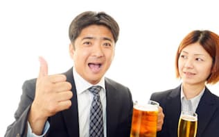 職場の飲み会などを長年経験していれば、「酒を飲むと人格が豹変する人」に出会った経験があるだろう。いわゆる「酒乱」だ。写真はイメージ=(c)Shojiro Ishihara-123RF