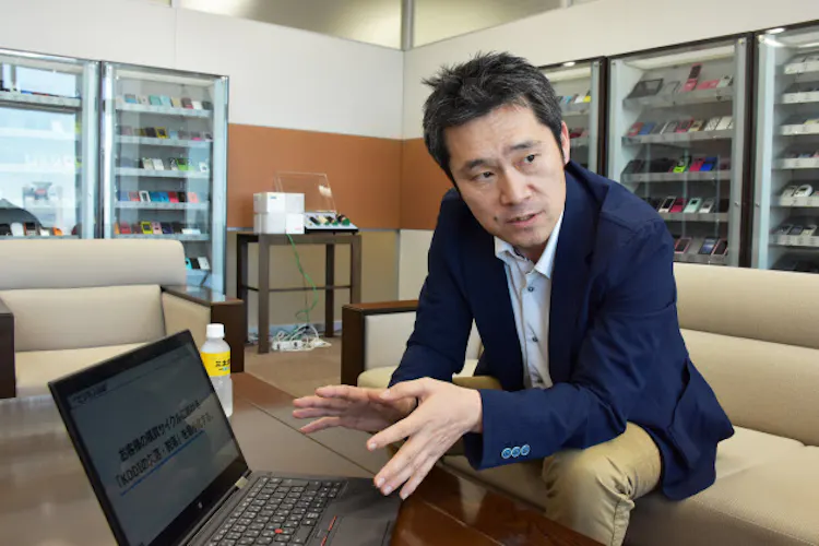 3文字英語を駆使する ガイジン マーケター ケータイ屋 Kddiをどう変える Nikkei Style 3文字英語を駆使する ガイジン マーケター ケータイ屋 Kddiをどう変える Nikkei Style