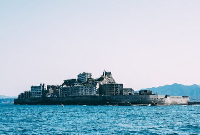 外国人にも人気の長崎県・軍艦島（写真＝PIXTA）