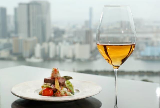 オレンジワインは和の食材との相性もいい。（コンラッド東京の日本料理「風花」）