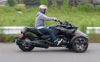 自動車の免許があれば乗れる三輪オートバイ「カンナム・スパイダー」（写真はF3）