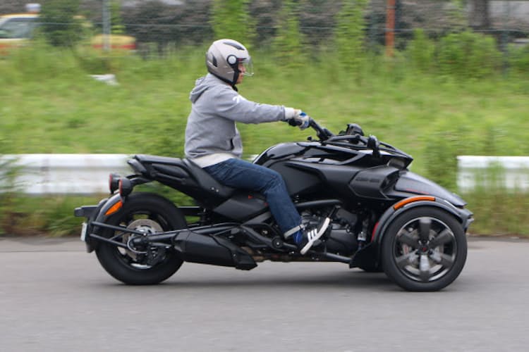 二輪免許不要の三輪オートバイ トライクに乗ってみた Nikkei Style 二輪免許不要の三輪オートバイ トライクに乗ってみた Nikkei Style