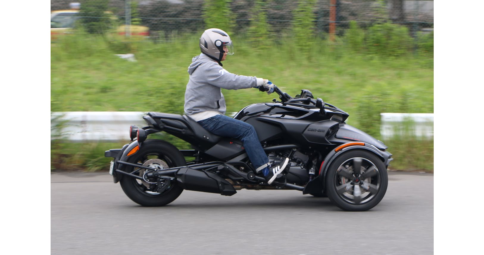 二輪免許不要の三輪オートバイ トライクに乗ってみた Nikkei Style 二輪免許不要の三輪オートバイ トライクに乗ってみた Nikkei Style