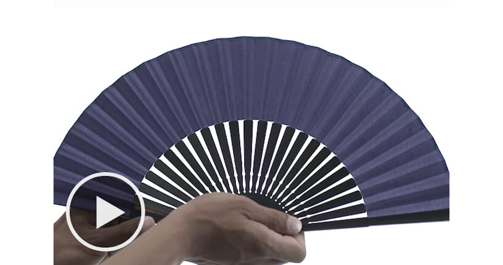 扇子の開き方 両手でゆっくり 優しく丁寧に Nikkei Style 扇子の開き方 両手でゆっくり 優しく丁寧に Nikkei Style