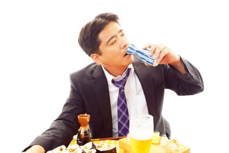 認知症 酒乱 飲酒で記憶が飛ぶ人が抱えるリスク Nikkei Style 認知症 酒乱 飲酒で記憶が飛ぶ人が抱えるリスク Nikkei Style