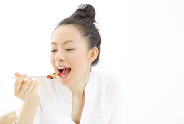 1日5食ダイエットは血糖値のコントロールと「脳を満足させる」ことがポイントに（写真はイメージ＝PIXTA）
