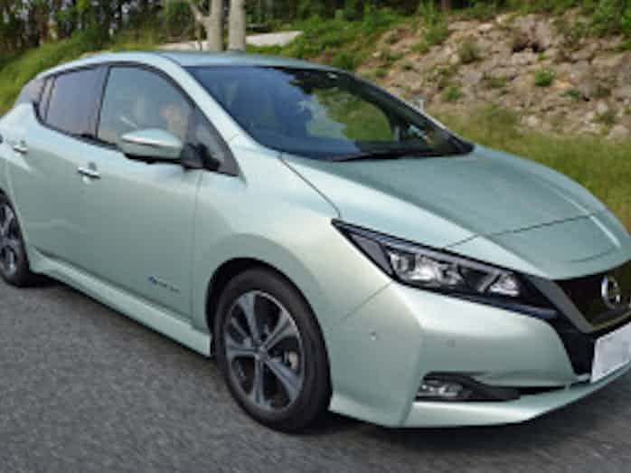 日産リーフ 走行中に電動ブレーキが作動しない脆弱性 日本経済新聞