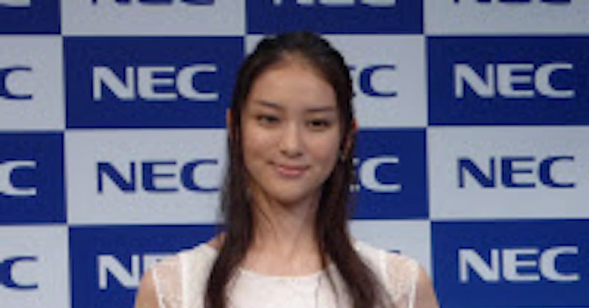 Necの11年秋冬モデル発表会 新cmに武井咲さんを起用 日本経済新聞