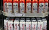 フィンランドでは今年1月から、従来よりアルコール度数が高い酒がスーパーで買えるようになり、同国版酎ハイ「ロンケロ」が人気を博している