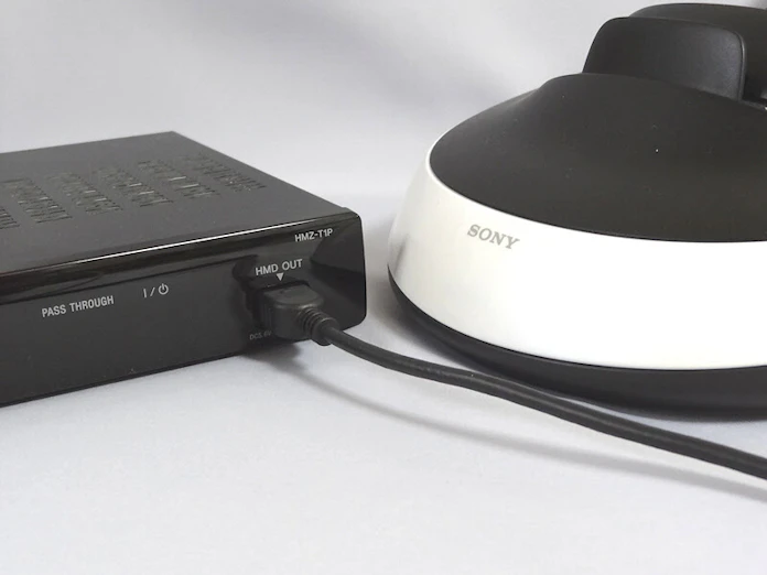 頭にかぶる3d表示装置 ソニー Hmz T1 の立体感 日本経済新聞