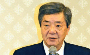 竹下派の会合であいさつする自民党の竹下総務会長(8月9日、長野市)=共同 竹下派の会合であいさつする自民党の竹下総務会長(8月9日、長野市)=共同
