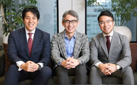 金子武史CEO（左）と長島聡社長（中）、田口紀成CTO