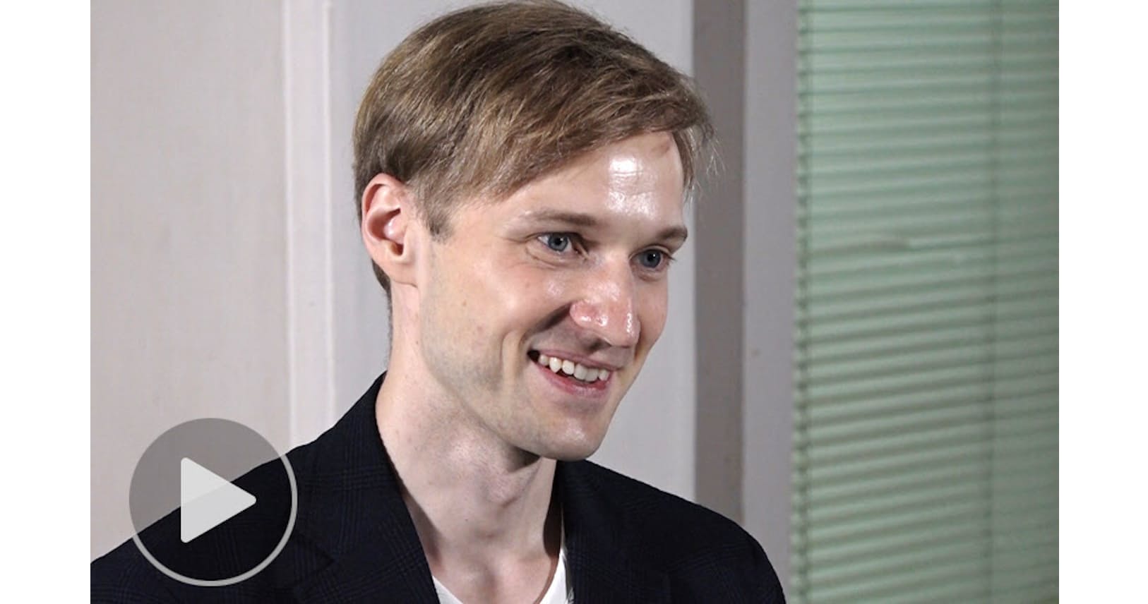 ロシア人歌手ヴィタリ 東京に住んで日本の歌を熱唱 エンタメ Nikkei Style